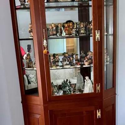  Cherry Lighted And Mirrored Display Cabinet