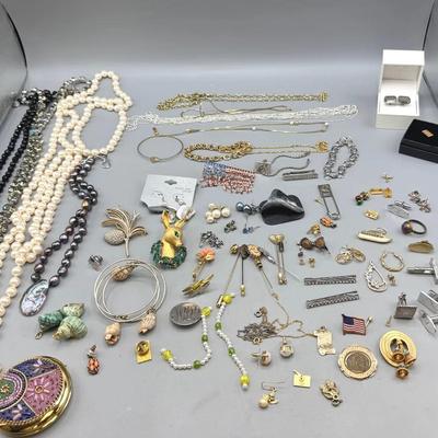 Mixed Lot Of Women’s And Men’s Costume Jewelry 