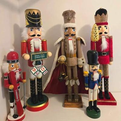 5 Nutcrackers Holiday Decor Soldiers, Ski Man