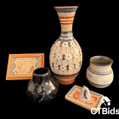 CV329 - Native American / Navajo Pottery