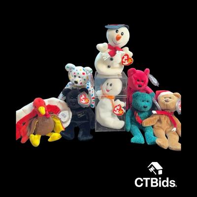 CV520 - Vintage TY Beanie Babies, Holiday Group