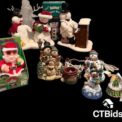 CV118 - Holiday Music Boxes and Light-Up Decor