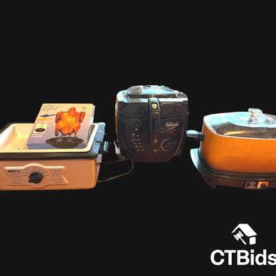 CV171 - 3 Small Appliances - Roaster, Fryer, Slow Cooker