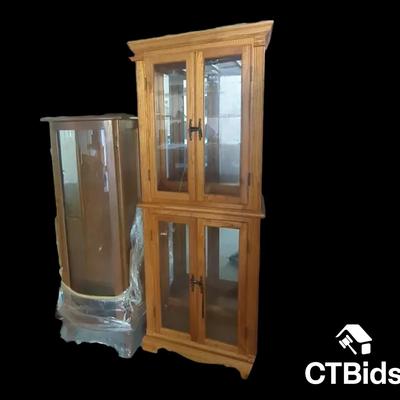 CV402 - Lot of 2 Curio Cabinets