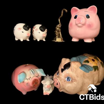 CV345 - Pig Figurines - Corgy Pig 1957