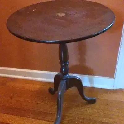 Antique Mahogany Tilt Top Tea Table