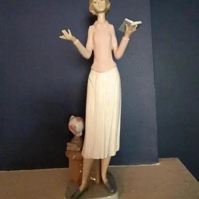 Lladro Figurine – Today’s Lesson #6659