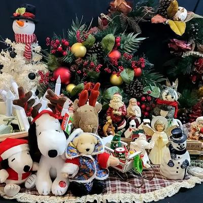 Christmas Figurines & Plush