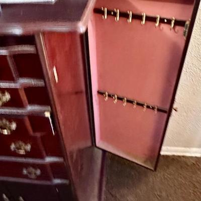 Sale Photo Thumbnail #179