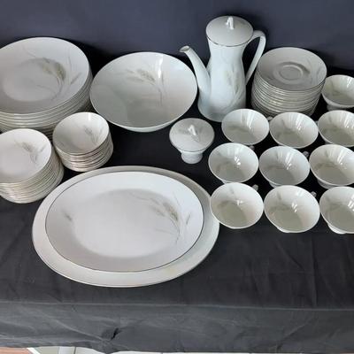 Large Set of Rosenthal Porcelain China from Germany, Wheat Pattern