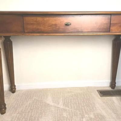 Wooden Console Table with Fluted Legs & Storage Drawer