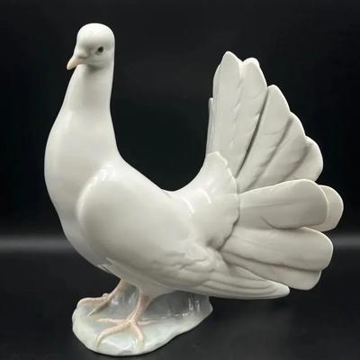 Lladro “Dove Fan Tail” Porcelain Figurine