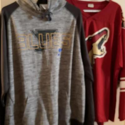 NHL Hockey Gear - Blues Hooded Sweatshirt & Red Coyotes Jersey