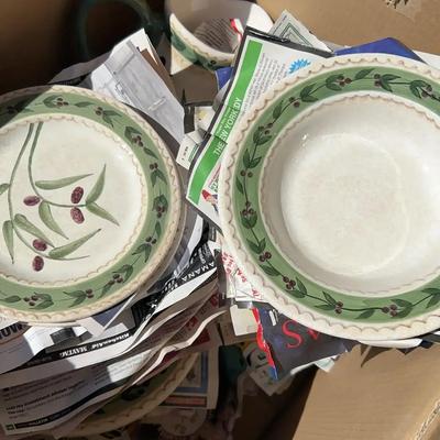 Set Of 12 Oneida Hand Painted Olive Place Settings - Includes a Pitcher