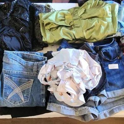 Bunch Of Women's Sizes 4 & 6 Pretty Dresses, Shorts, Casual Pants, Jeans, Tops, Satin Tops
