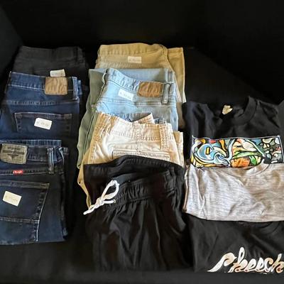 Men’s MED - Aero, Levi’s & Wrangler Jeans, Reebok Shorts & Tee, US Polo Assoc Cargo