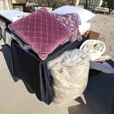 Beautiful Bedding And Pillows - Twin & Queen Size