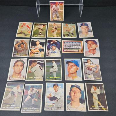 Lot #22 - 1958 Topps Baseball Card Lot (21) – Richie Ashburn HOF, Larry Doby, Nellie Fox, Rocco Colavito