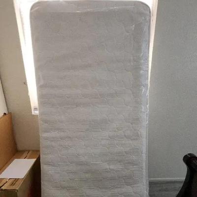 Brand New Twin Mattress, White, Spring Mattress - In a Cover