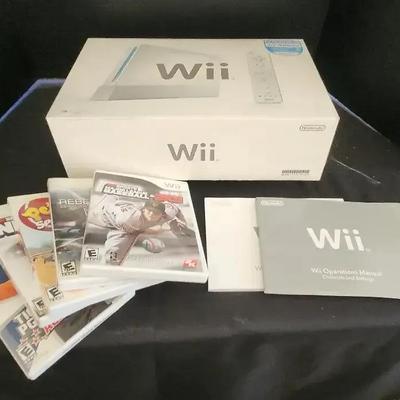 Nintendo Wii, Includes 5 Games