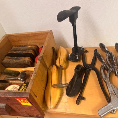 Sale Photo Thumbnail #15: Vintage Cobbler Set