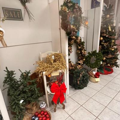 Sale Photo Thumbnail #7: Holoday Decorations