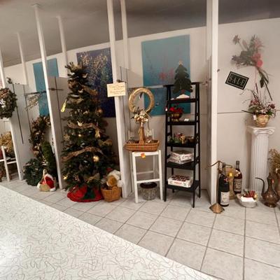 Sale Photo Thumbnail #6: Holoday Decorations