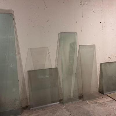 Sale Photo Thumbnail #18: 40 Panals of Various Glass Shelving