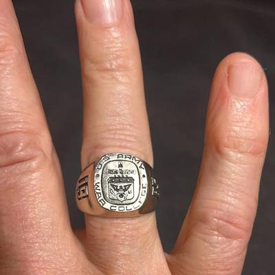 US Army War College signet ring- 10 KG