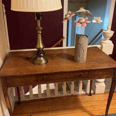 Entryway Table, Lamp, & Vase