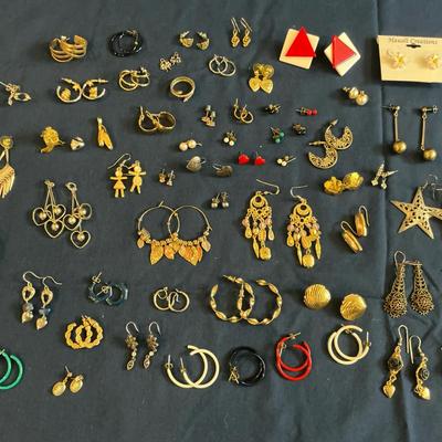 Costume Jewelry Earrings 