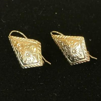 14k Floral Motif Earrings (0.59 Gram)