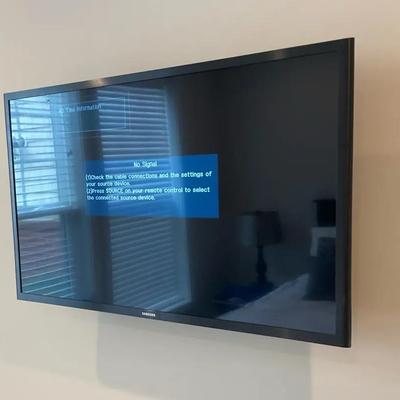 Samsung 32” Smart TV (2015) UN32J5003AF With Remote