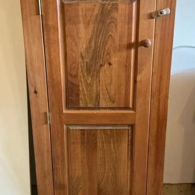 Pine Wood Locking Pie Safe 