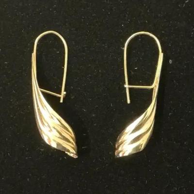 14k Gold Dangle Earrings (0.76 Gram)