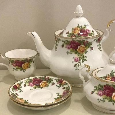 Royal Albert Old Country Roses Bone China Tea Set
