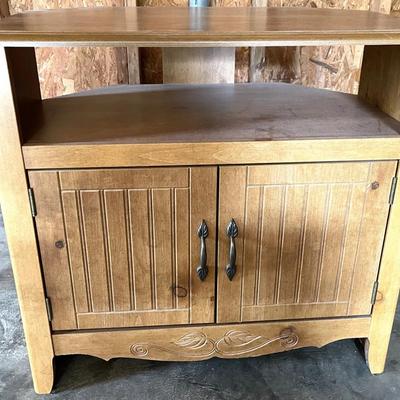 028-GAR: Small TV Cabinet/Entertainment Stand