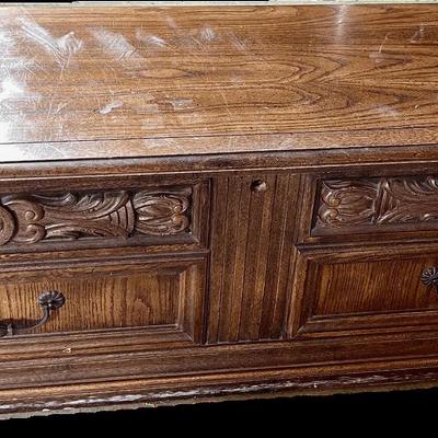 027-GAR: Vintage Lane Cedar Chest