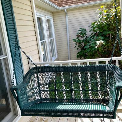 011-PAT: Porch Swing