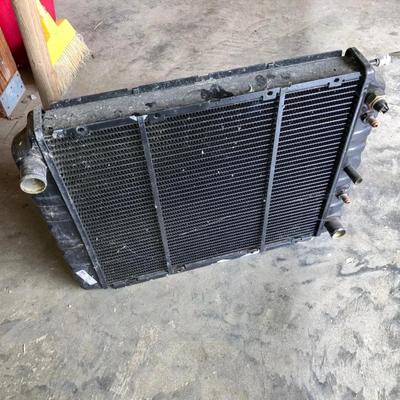 055-GAR: 1983-84 Volvo 240 Radiator