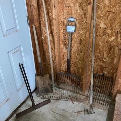 052-GAR: Vintage Yard and Barn Tool Lot