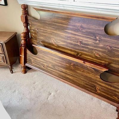 009-MBR: Queen Headboard, Footboard and Nightstand