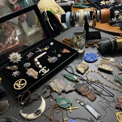 Sale Photo Thumbnail #32: Lots of Vintage Jewelry