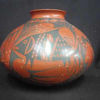 Hand-Painted Mata Ortiz Pottery Vessel – Signed Lucy Mora Bugarini