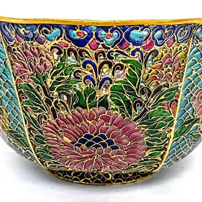 Vintage Beijing Cloisonné Enamel Bowl – Floral Medallion Design with Gold Accents