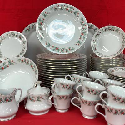 China Pearl China Set "Noel"