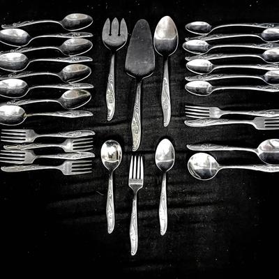25-pc Set Utica Cut Co. Stainless Flatware – Floral Scroll Pattern