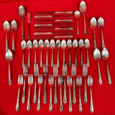 45-pc Set Rogers & Bro “Starlight” Silverplate Flatware Reinforced Plate 1950 Pattern