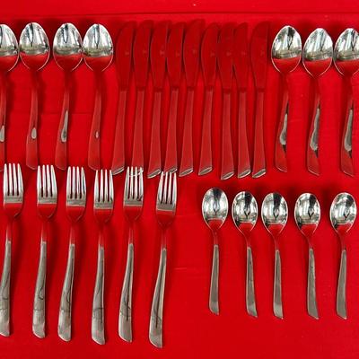 32-pc Set Royal 18/10 Stainless Steel Flatware Modern Curved Handle Design