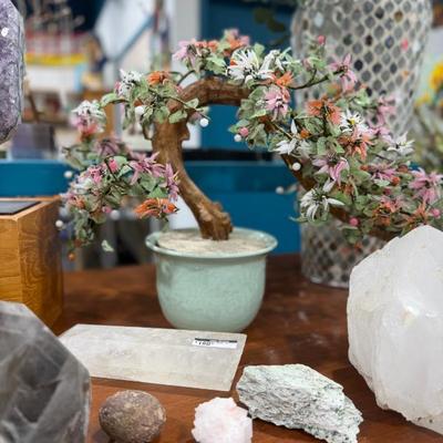 Sale Photo Thumbnail #36: Crystals and Vintage Finds